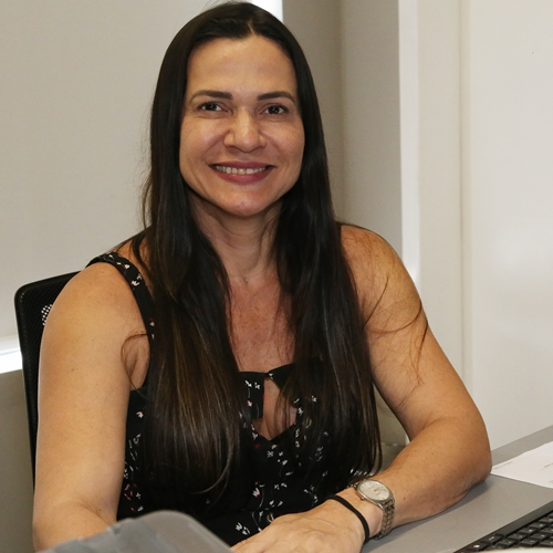 LAURA PINHEIRO